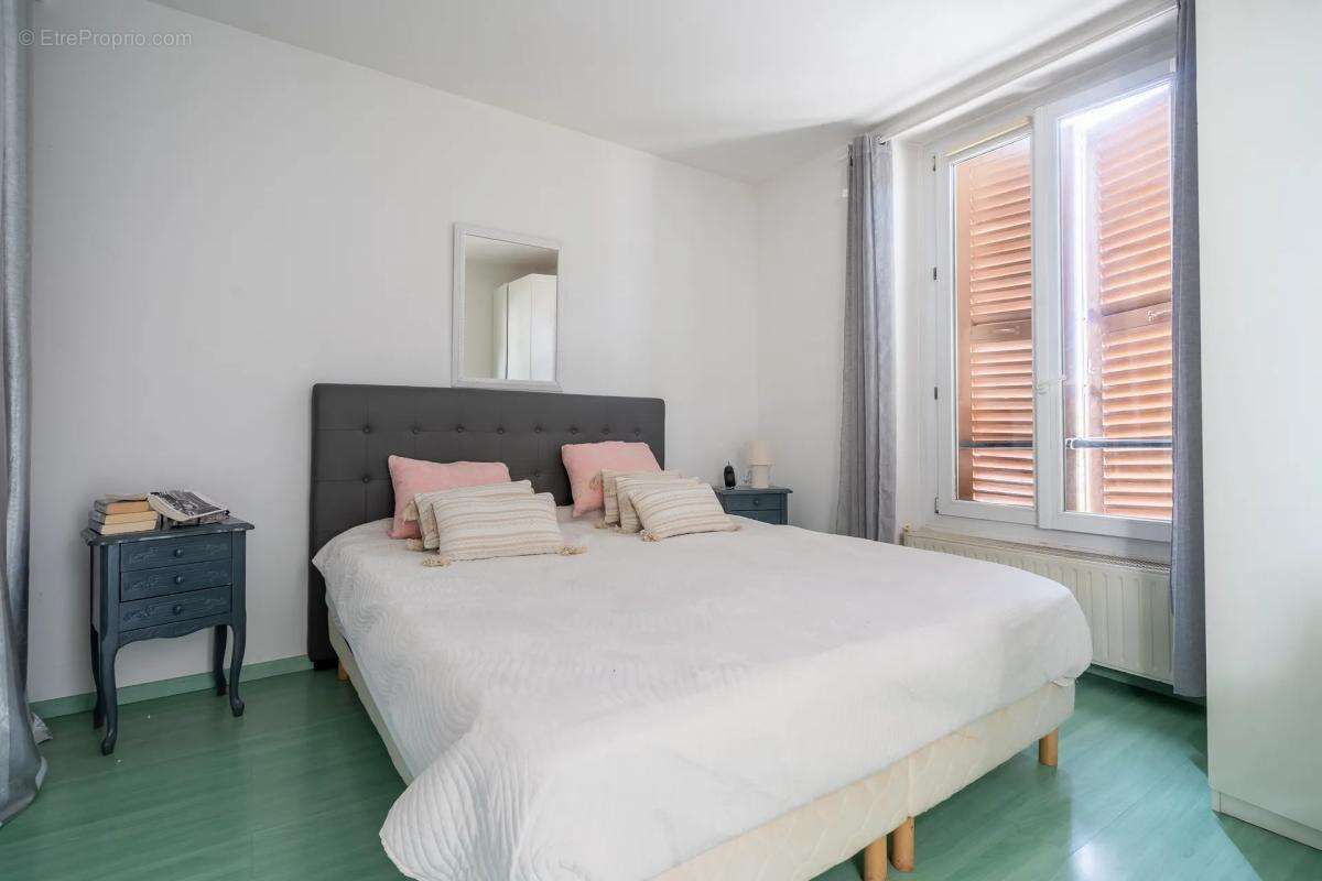 Maison de 6 pièces de 140 m² à Gagny - photo 10