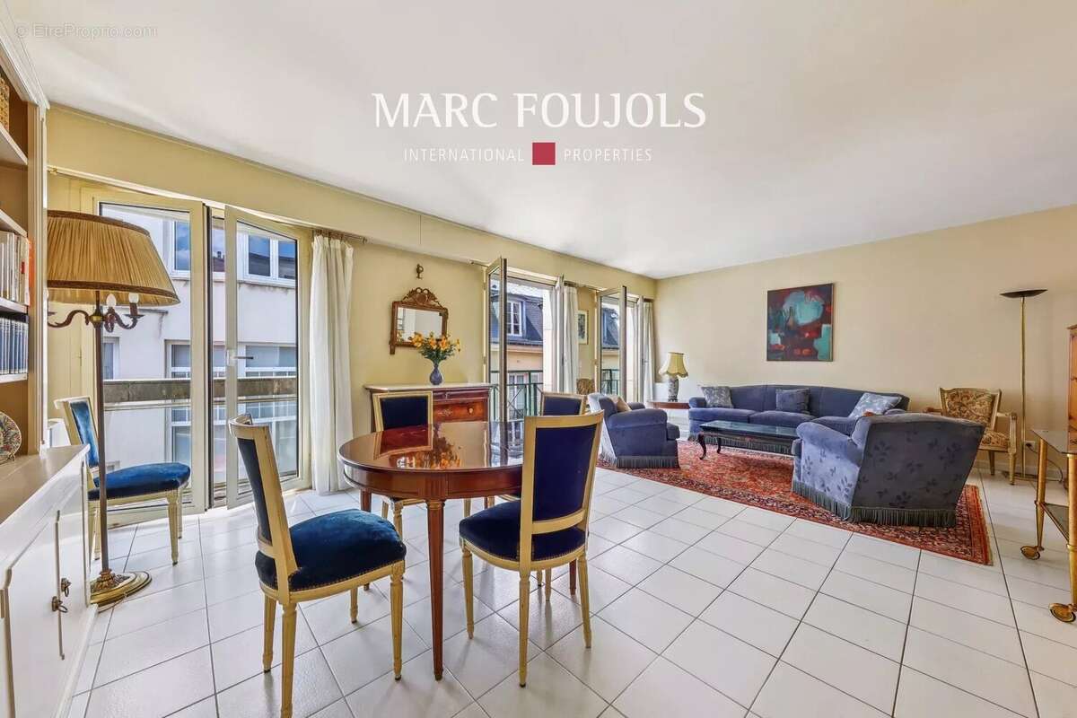 Appartement à PARIS-16E