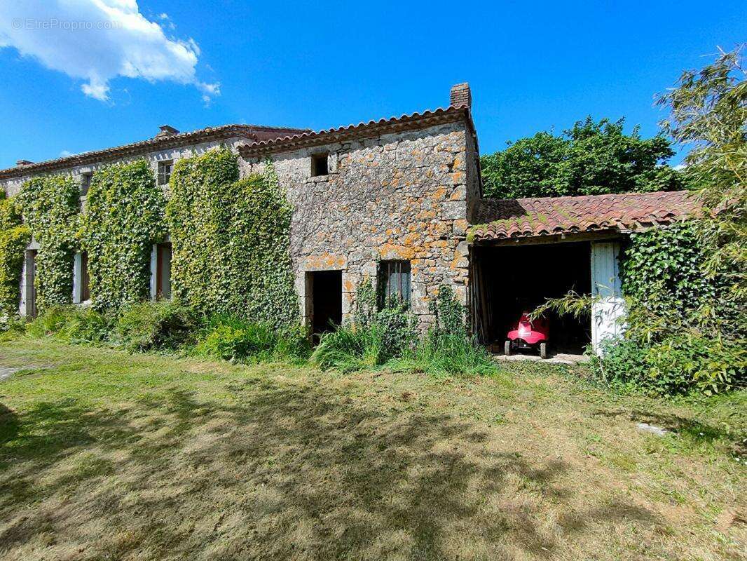 Maison à SAINT-MARTIN-DES-TILLEULS