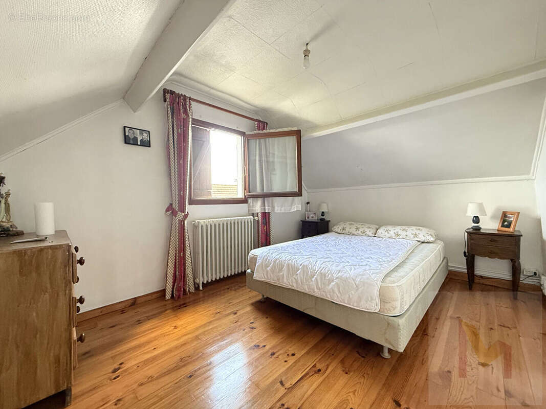 Maison avec garage, jardin sur 590 m² de terrain. - photo 11