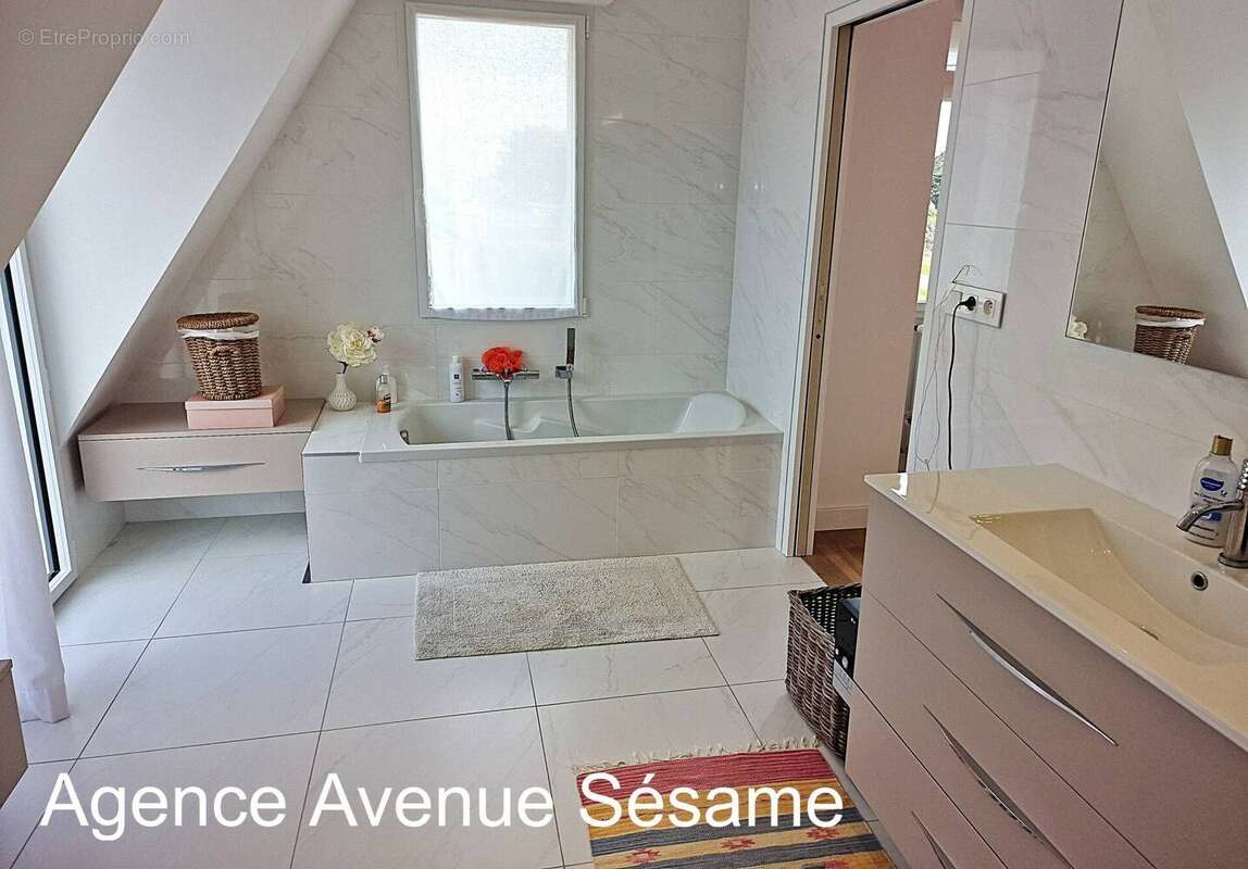 Maison à LE POULIGUEN