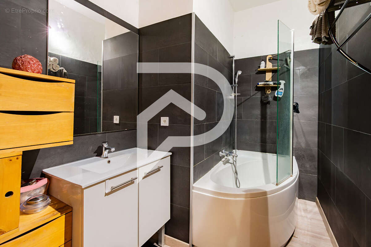 Appartement à MARSEILLE-4E