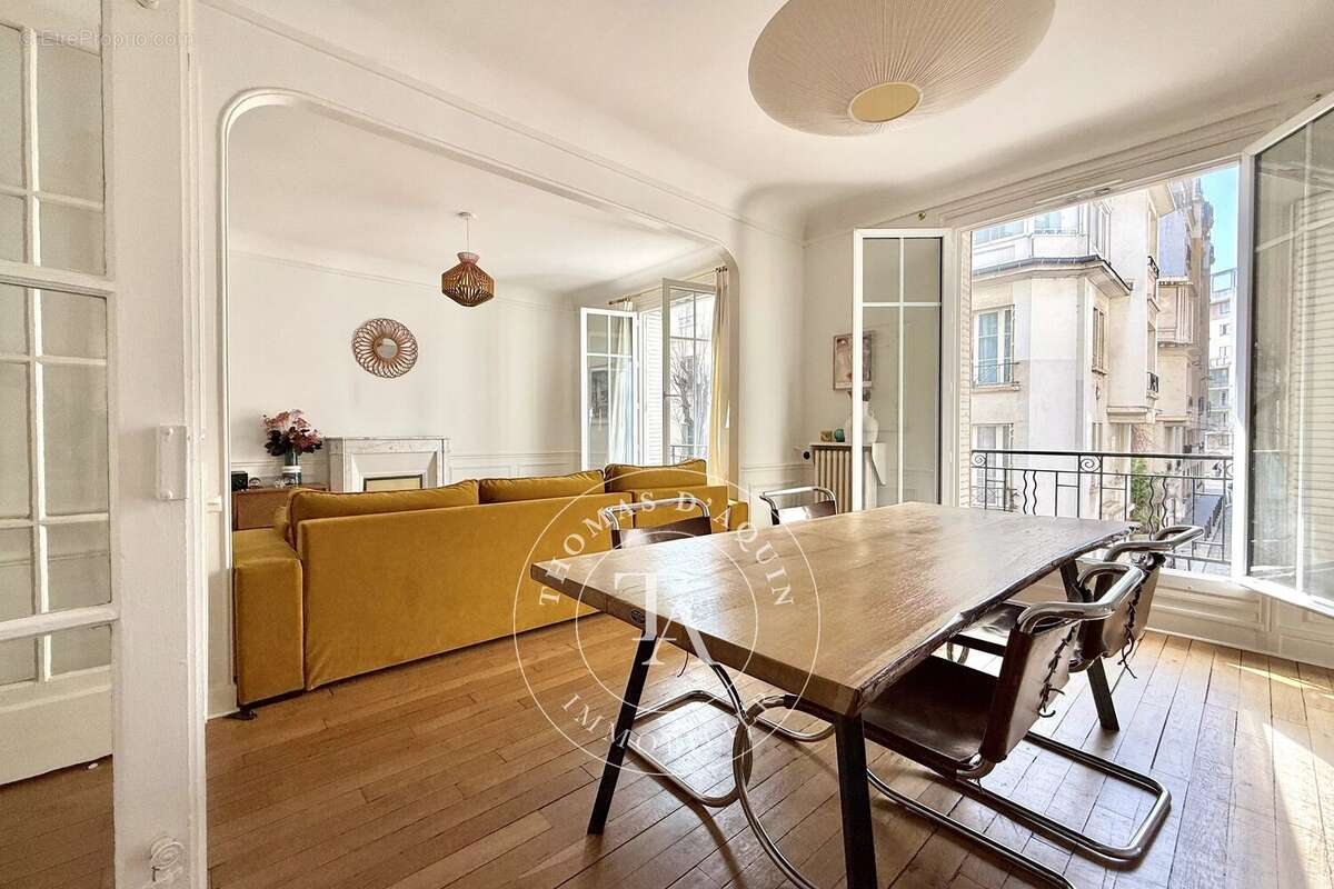 Appartement à PARIS-14E