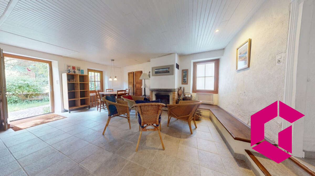 Maison à SAINT-ETIENNE-SUR-USSON