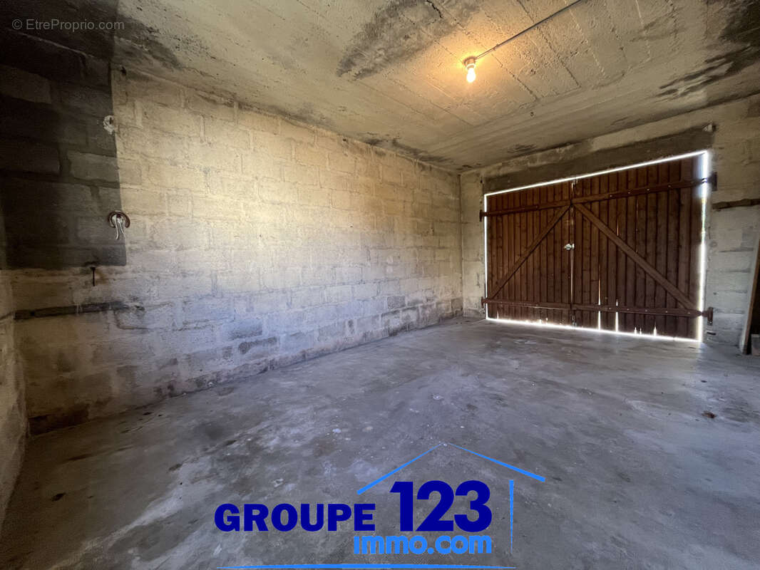 Auxerre - Maison de 81 m2 - T5 - photo 8