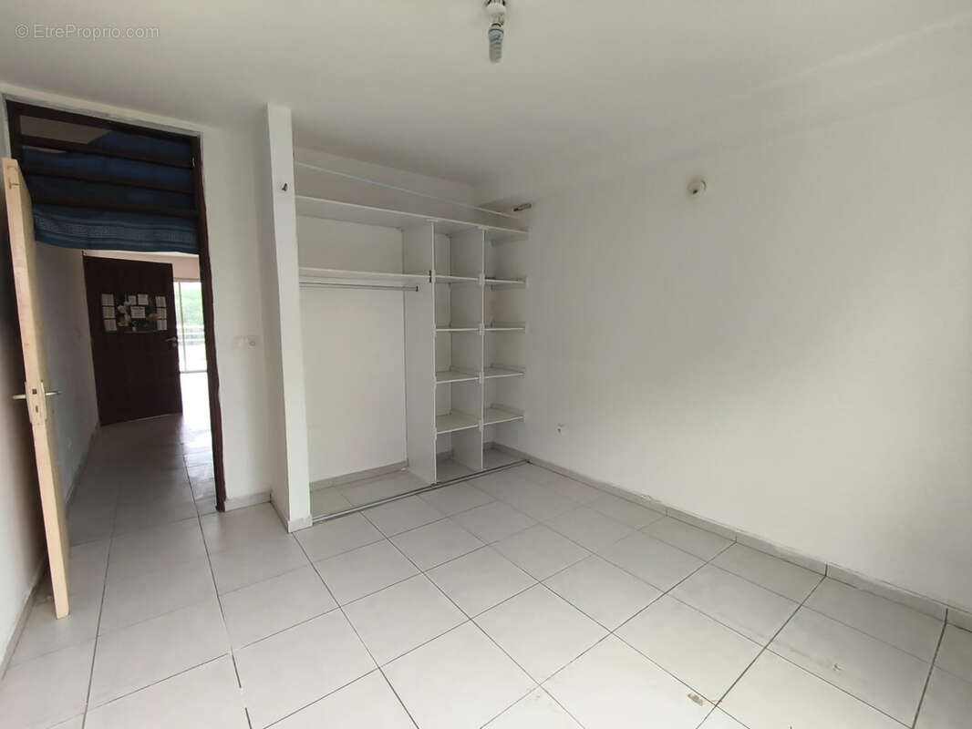 Appartement T2 avec ascenseur - 47m2 - centre-ville de CAYENNE - photo 6