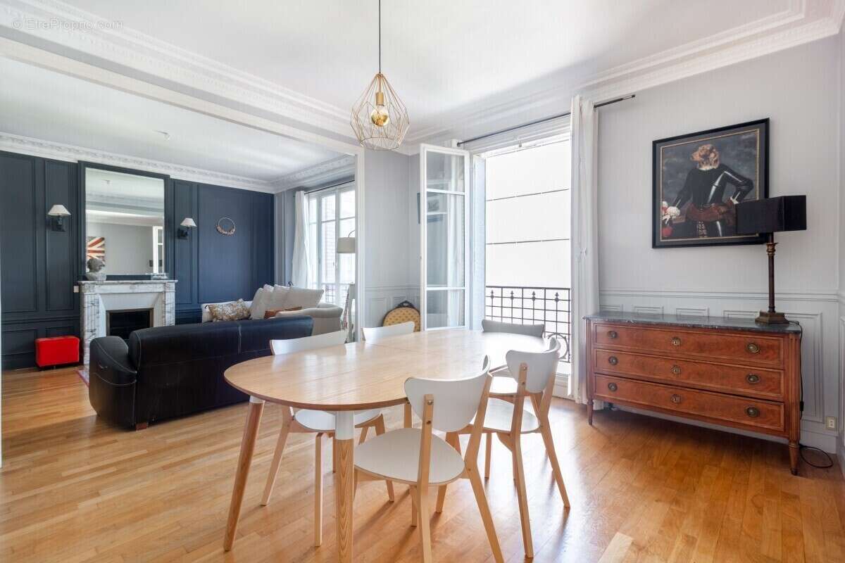 Appartement à COURBEVOIE