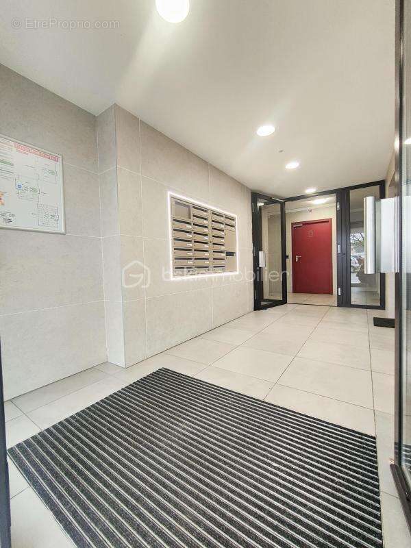 Appartement 69 m² à Grigny  - photo 2