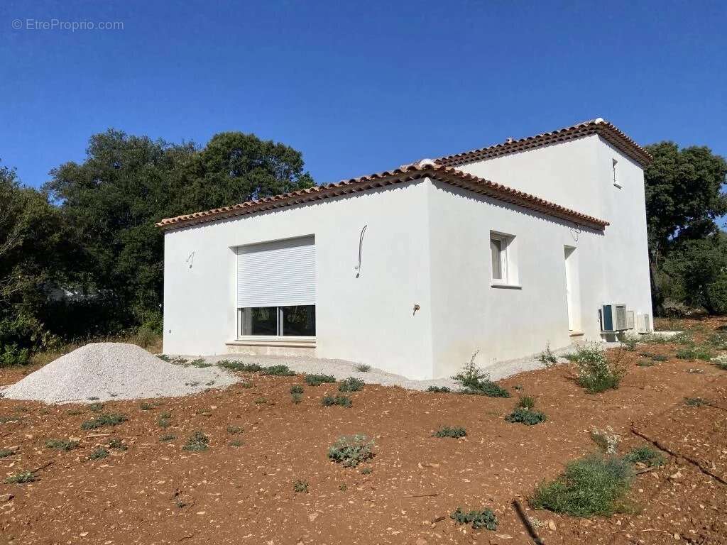 Villa de type 4 neuve sur 2544m² de terrain clos à Saint-Maximin - photo 2