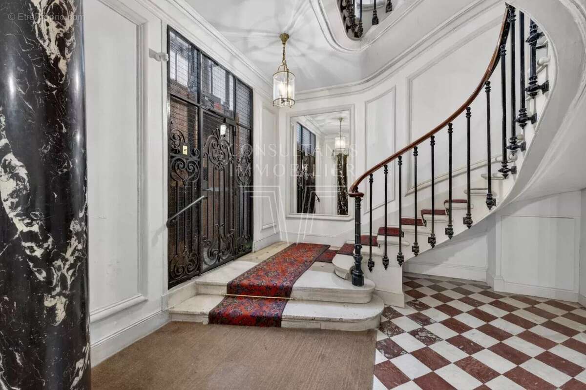 Appartement à PARIS-17E