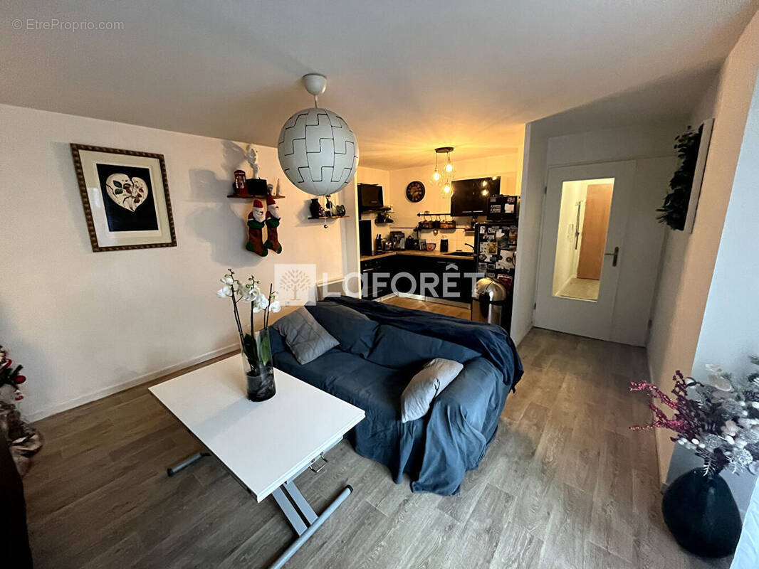 Appartement à CHANTELOUP-LES-VIGNES