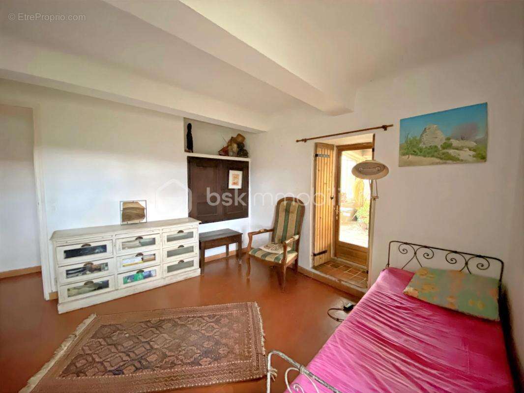 Mas provençal du xviiiᵉ siècle (apt en luberon 84)– vue lavandes – 3 logements – de type t12- piscine – fort potentiel touristiq - photo 12