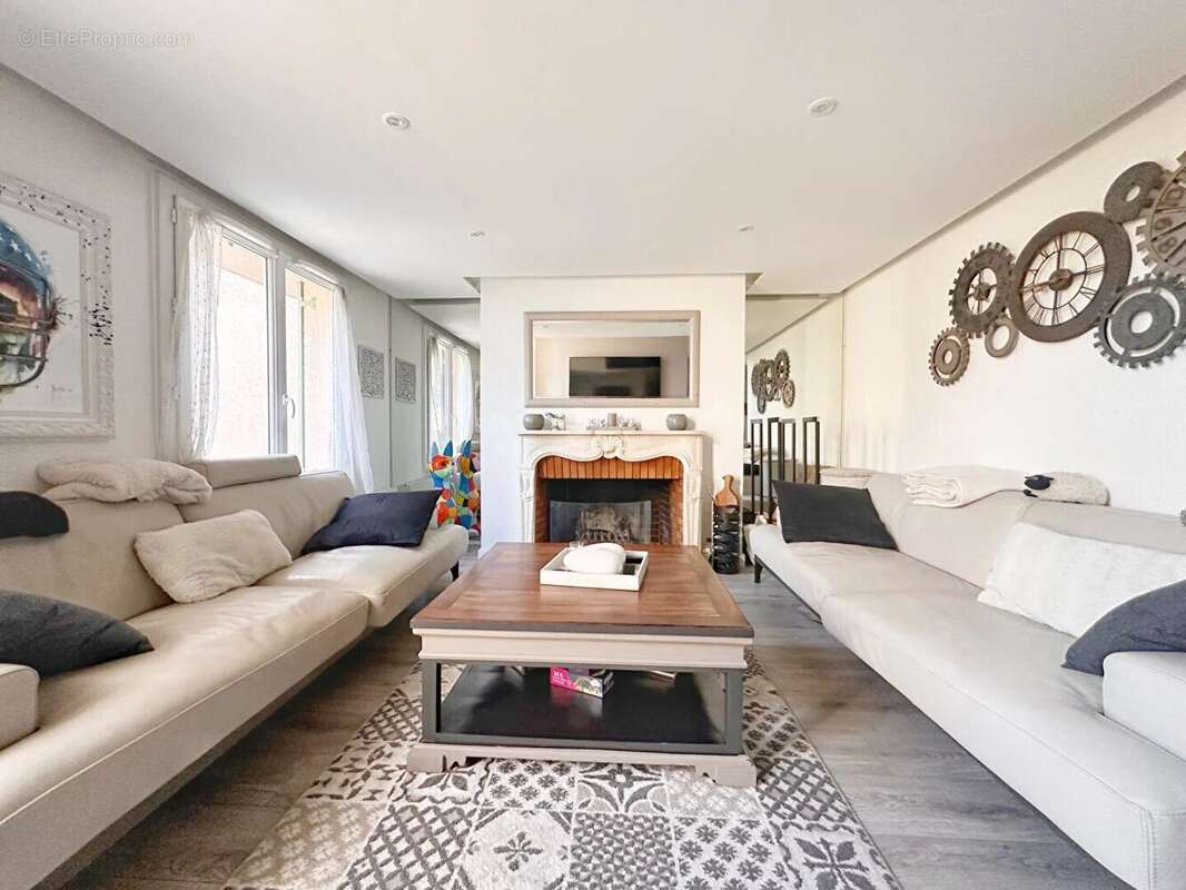 Maison à MONTMORENCY