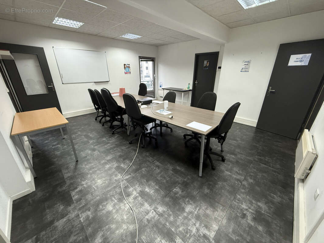 Bureaux / locaux professionnels de 187 m2 avec parkings privatifs   centre-ville de forbach - photo 10