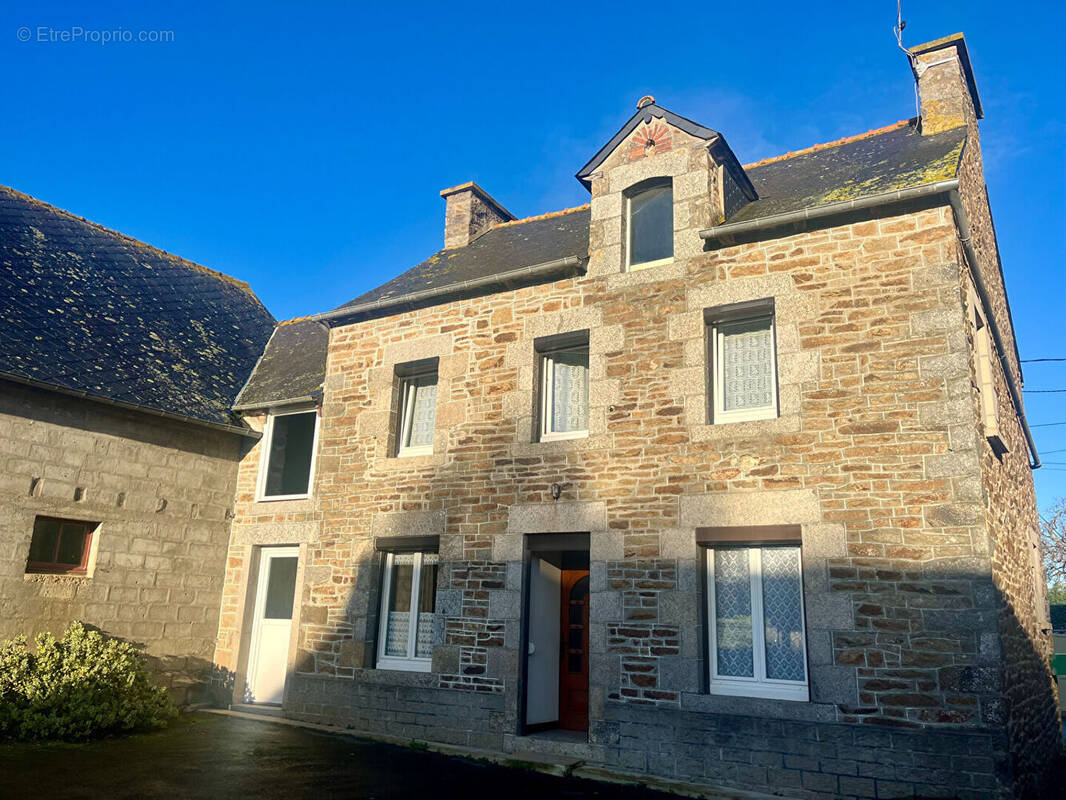 Maison à YFFINIAC