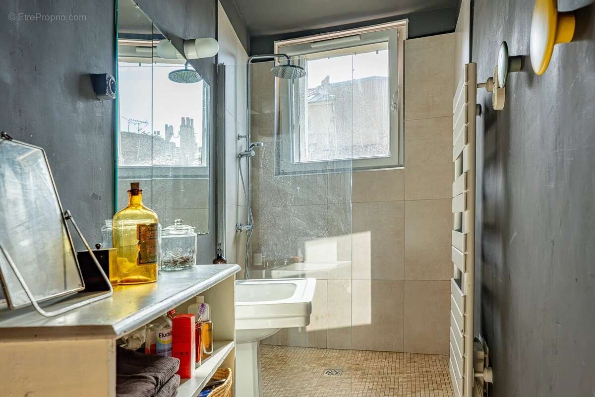 Appartement à MARSEILLE-1E