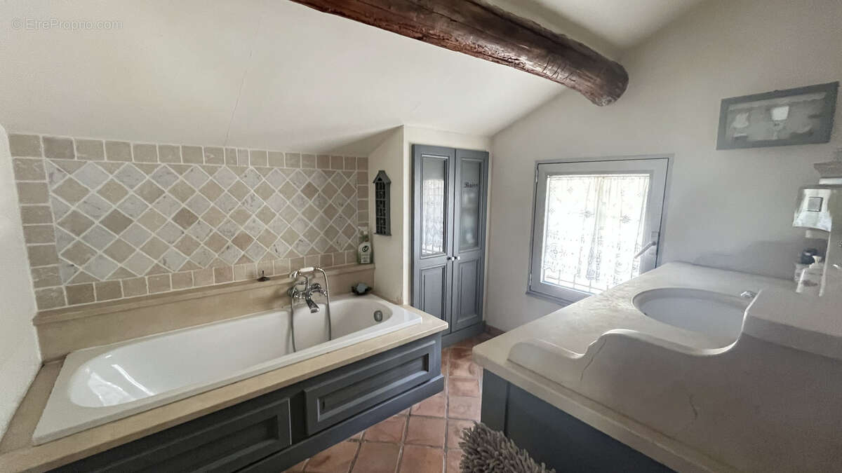 Maison à UCHAUX