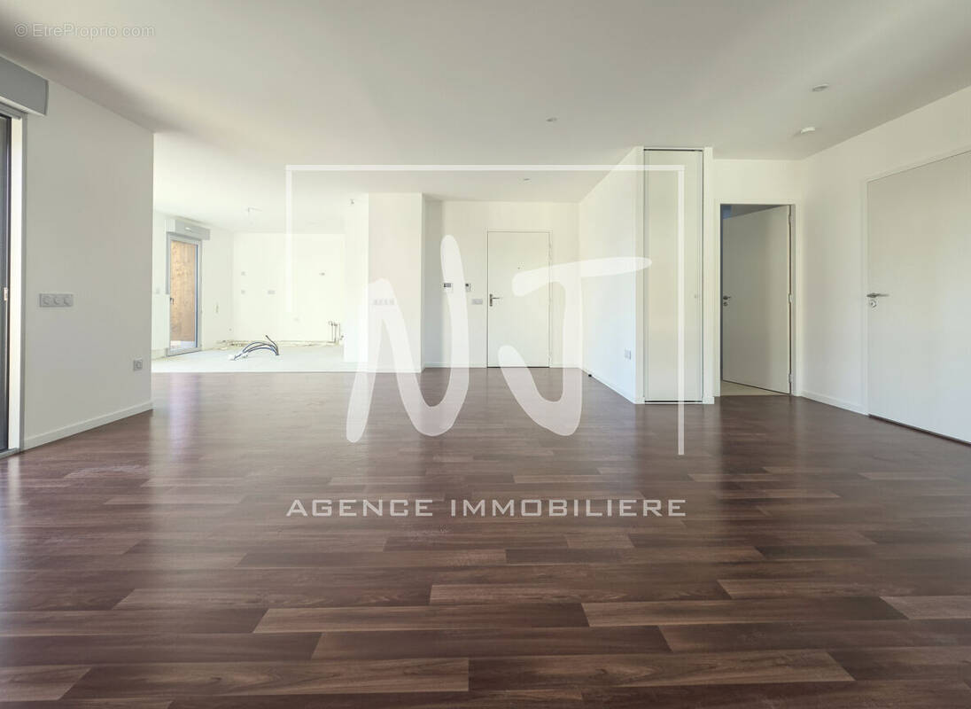 Appartement à AVRILLE