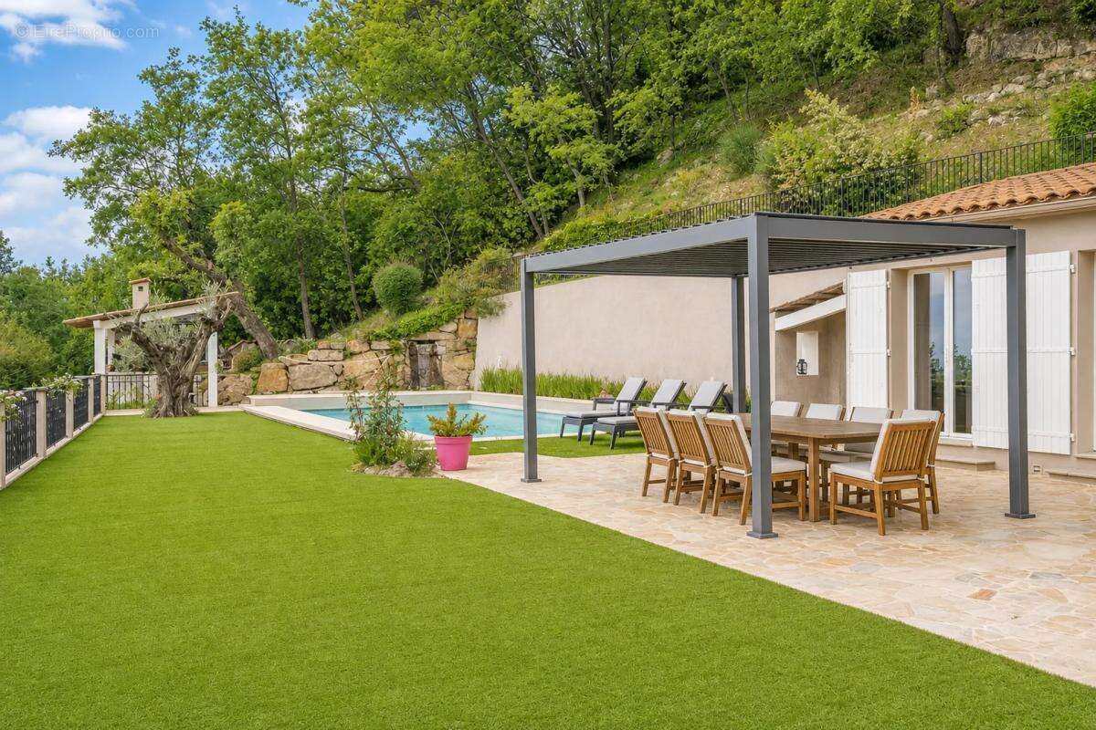 Maison de 6 pièces de 256 m² à Le Bar-sur-Loup - photo 12