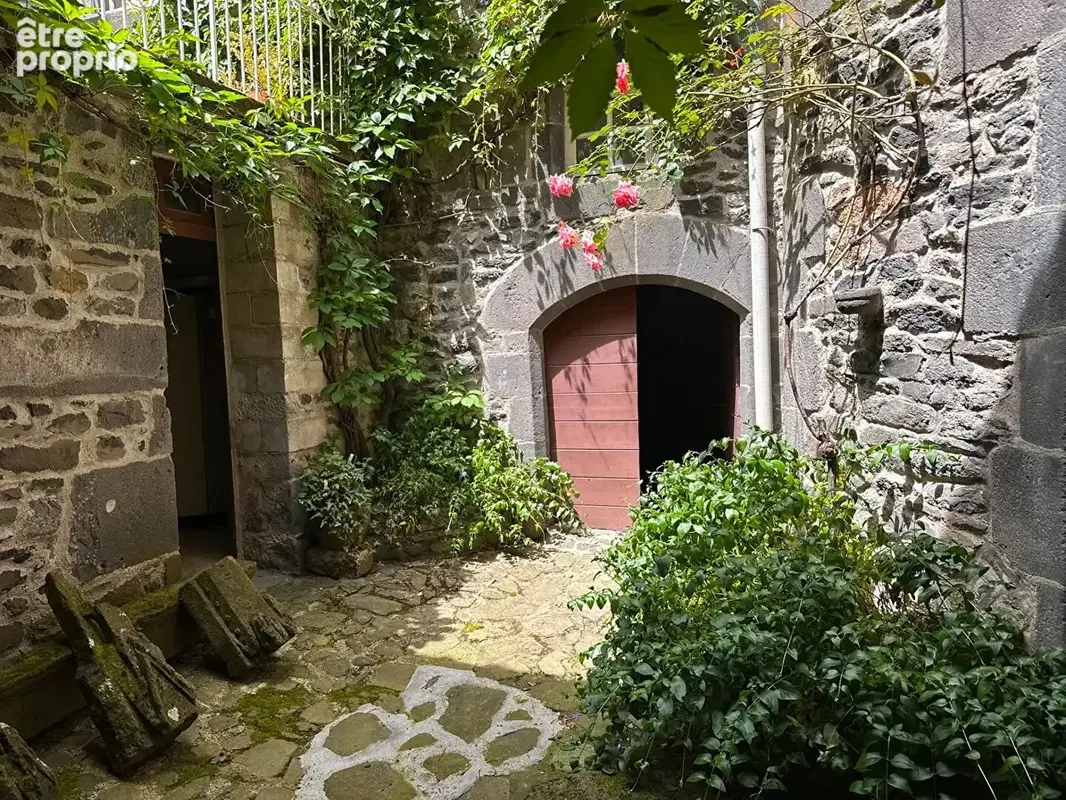 Maison 400 m² à Saint-Flour  - photo 6