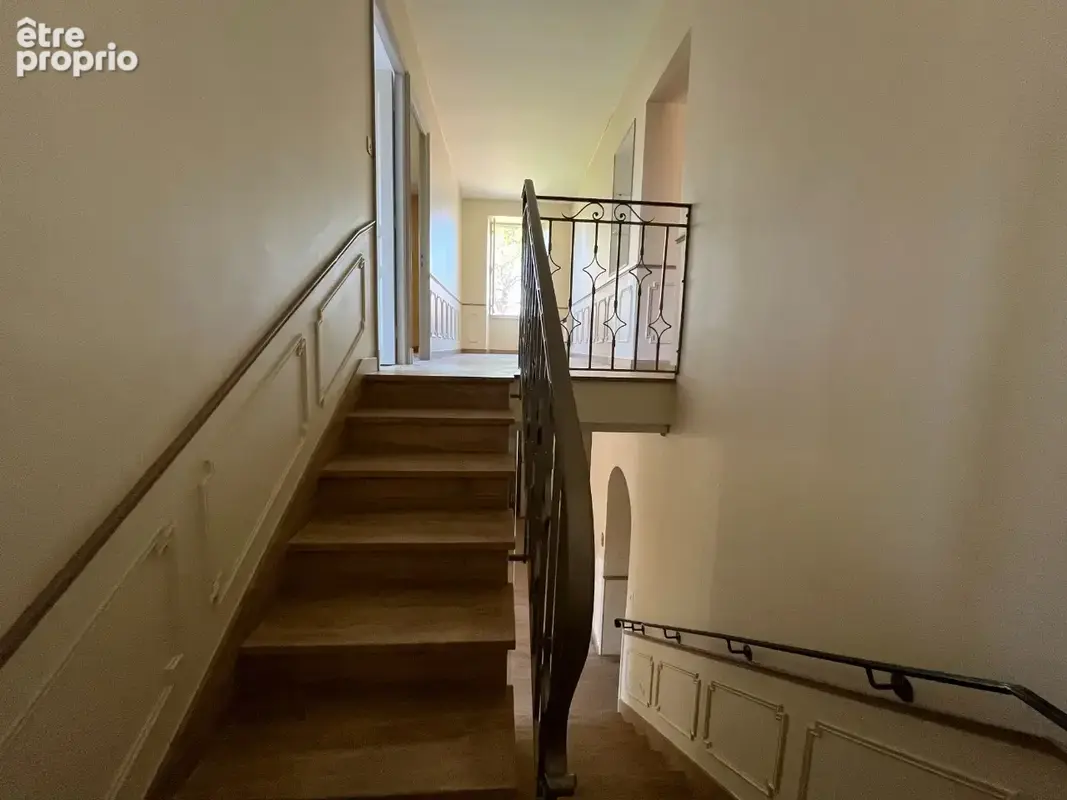 MONTEE ESCALIER LOGEMENT 1