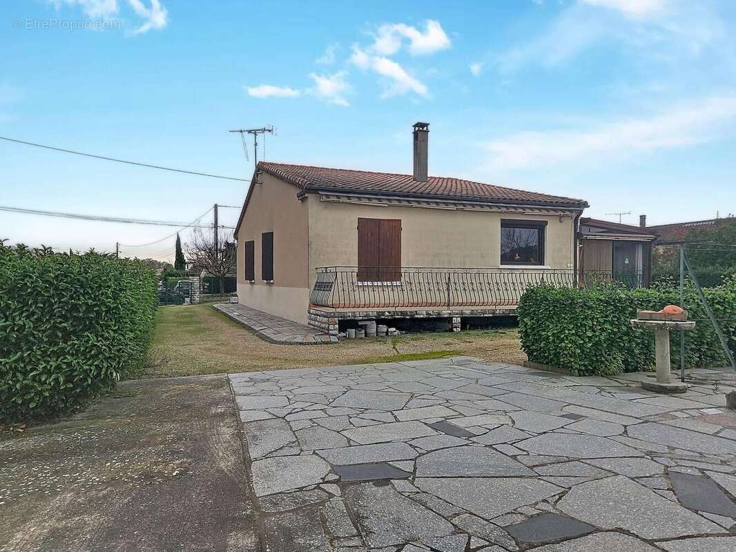 Maison 136 m² à Villeneuve-La-Comptal  - photo 3