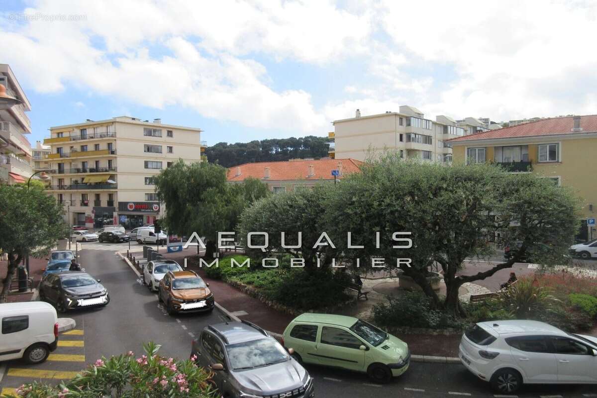 Appartement à SAINT-LAURENT-DU-VAR