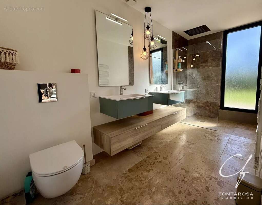 Maison à BAGNOLS-EN-FORET