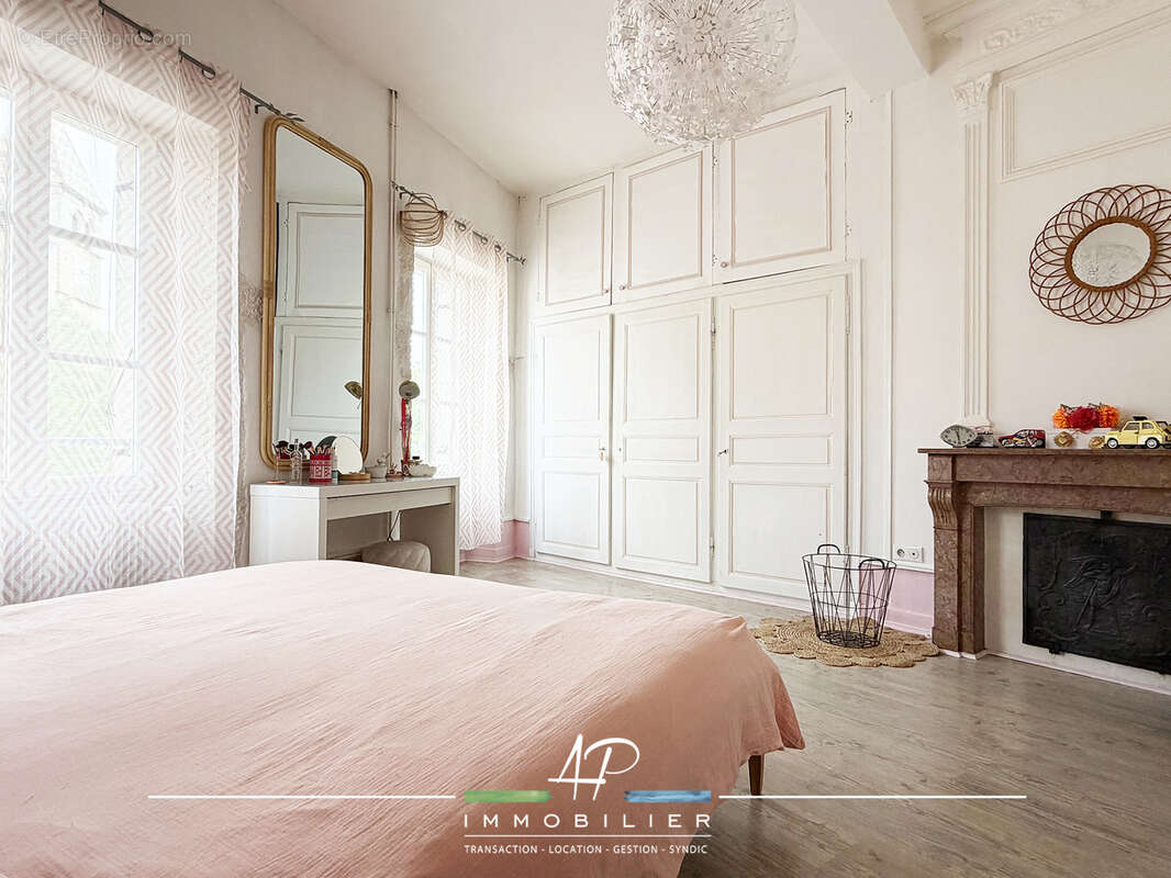 Ensemble immobilier de caractère avec maison rénovée et seconde maison à réinventer - photo 9