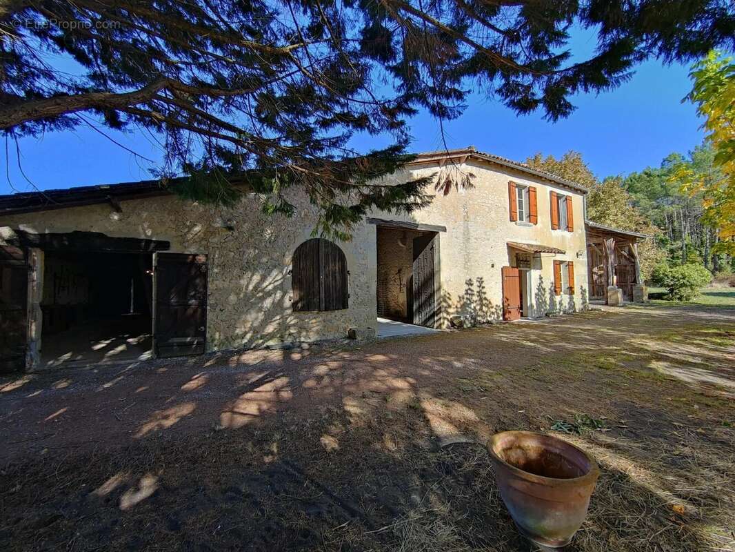 Maison à SAINT-MORILLON