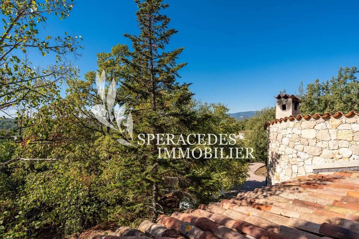 Maison à SAINT-CEZAIRE-SUR-SIAGNE