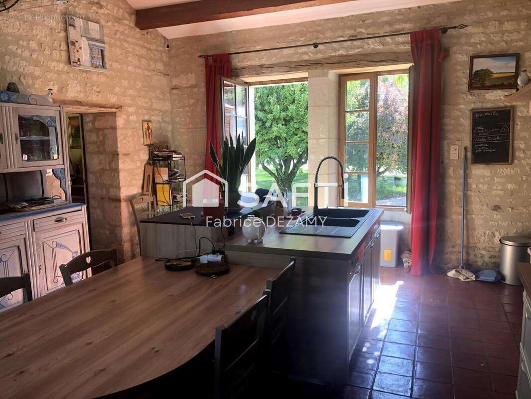 Photo 2 - Maison à SAINTE-GEMME-LA-PLAINE