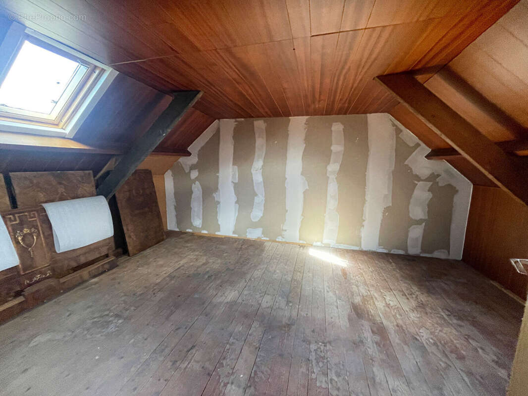 Maison à CHATEAUNEUF-DU-FAOU