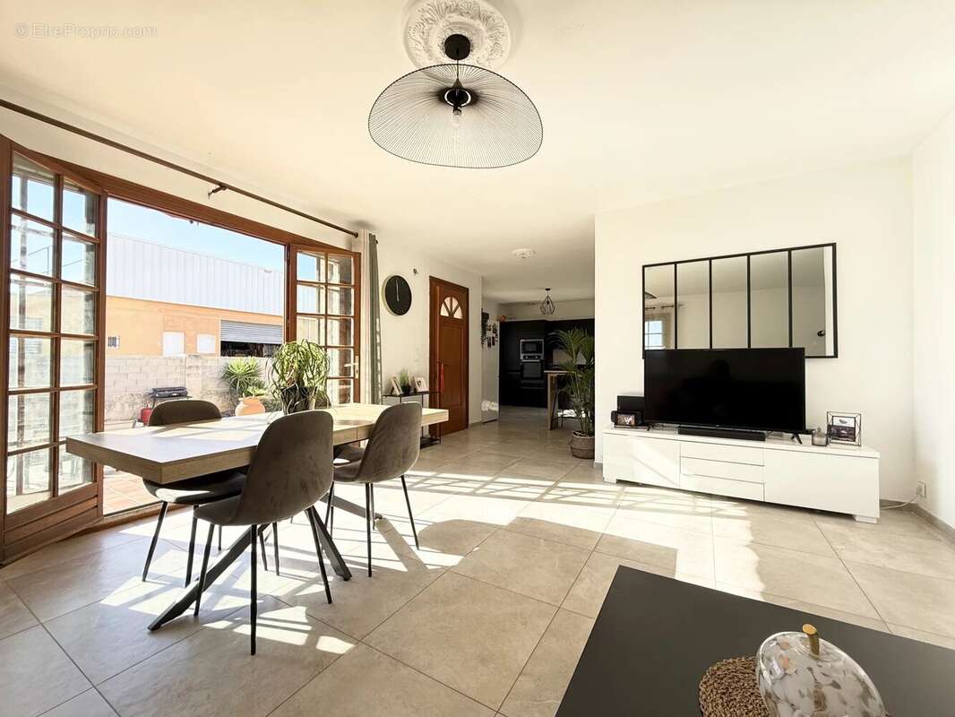 Maison à SAINT-VICTORET