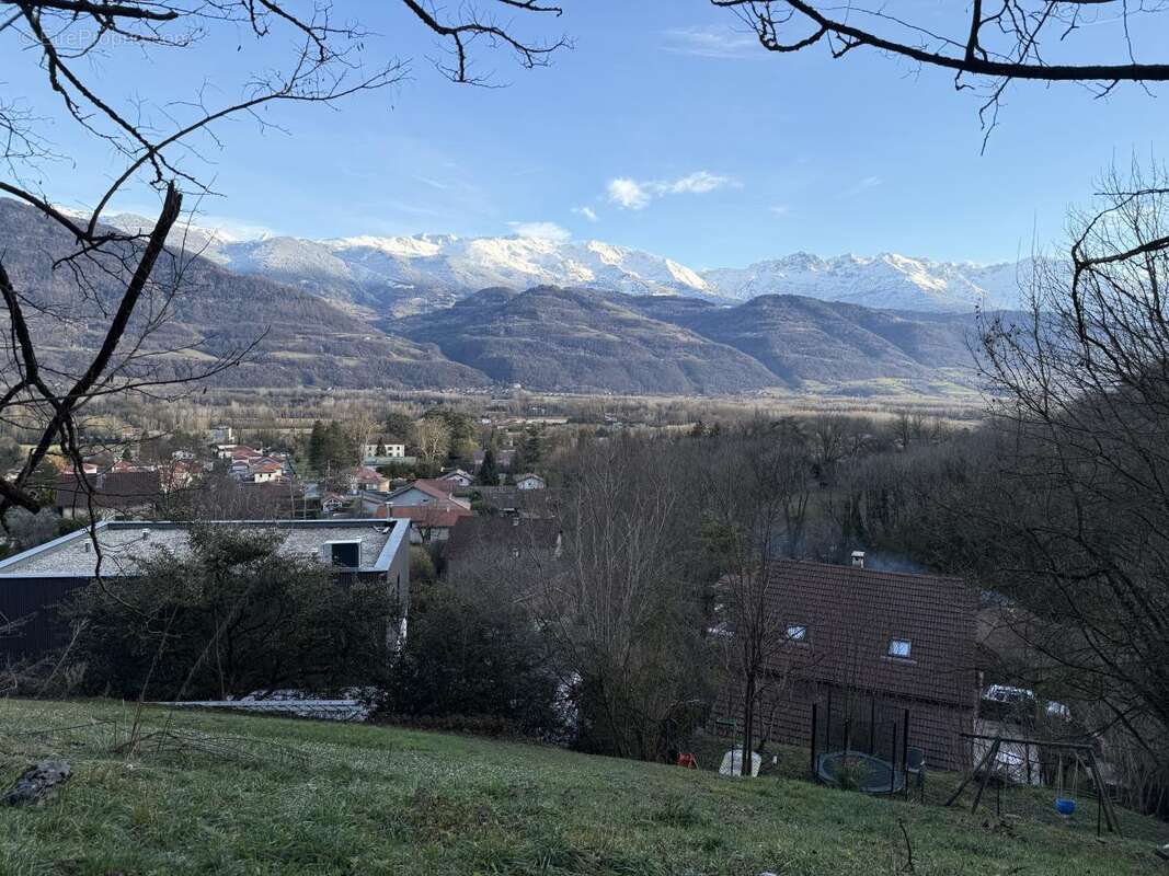 Terrain à LA TERRASSE