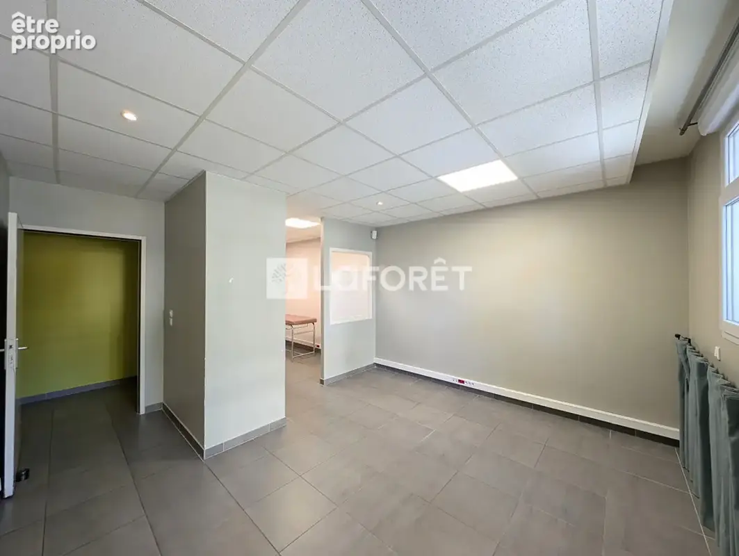 Local professionnel 235m² avec 4 stationnements privatifs - grenoble malherbe - photo 3