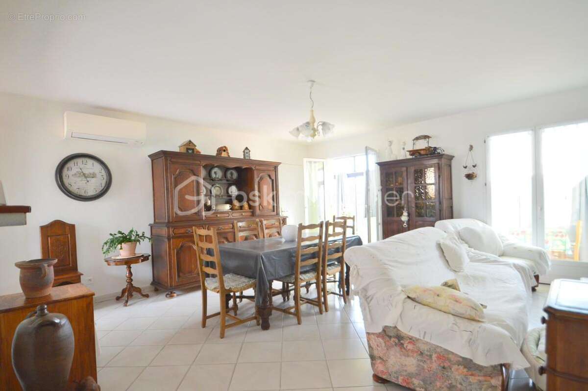 Maison à SAINT-LAURENT-DE-LA-SALANQUE