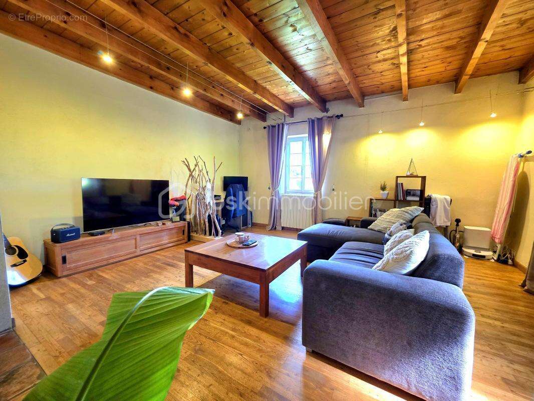 Maison à SAINT-JULIEN-DE-PEYROLAS