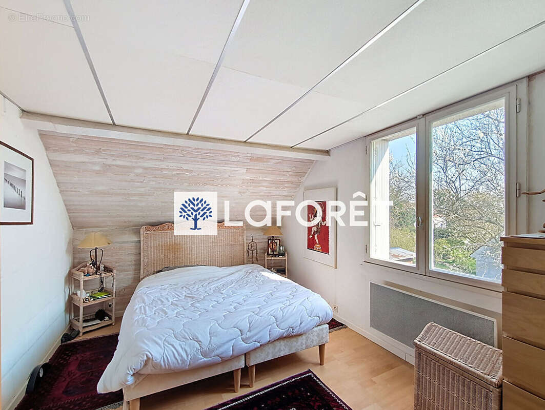 Maison à JOUY-LE-CHATEL