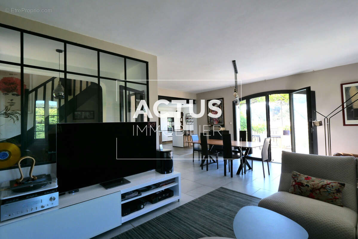 Maison 227 m² à Lamanon  - photo 5
