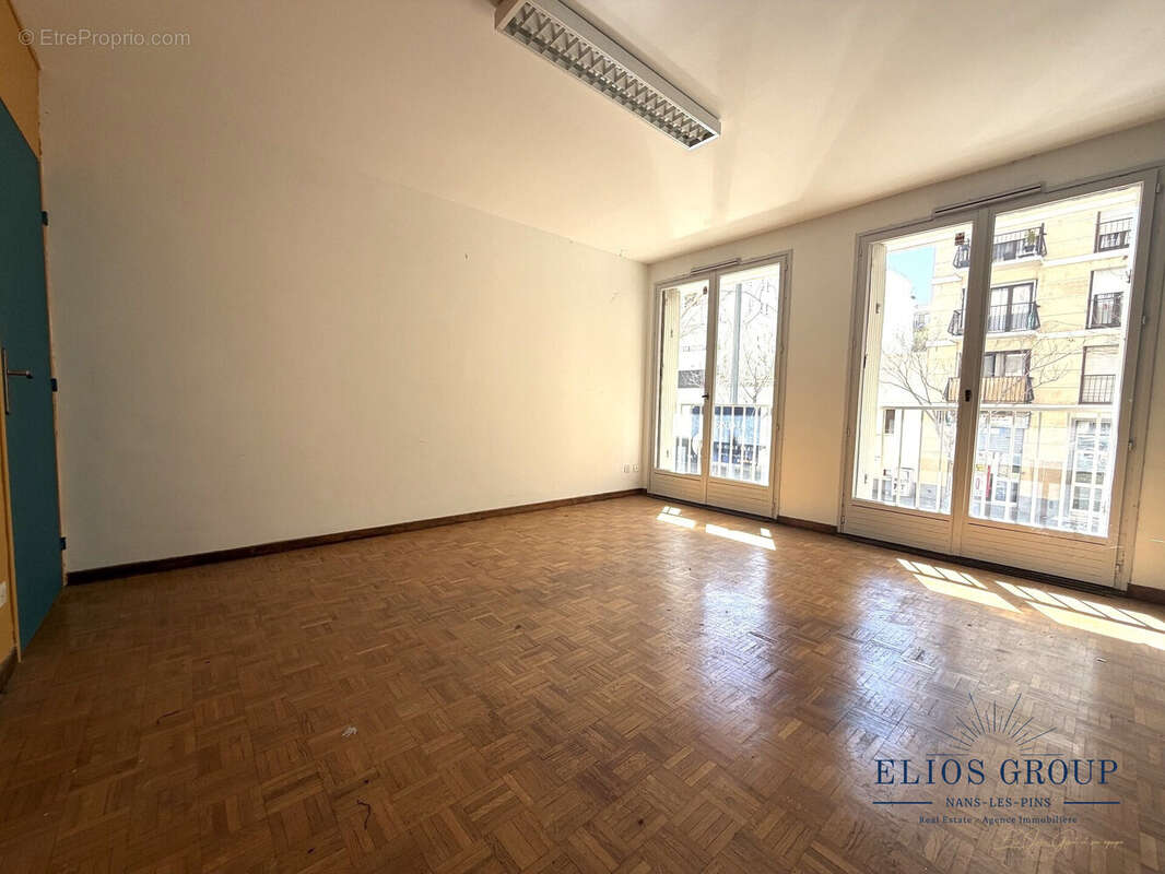Appartement 63 m² à Marseille-3e  - photo 3