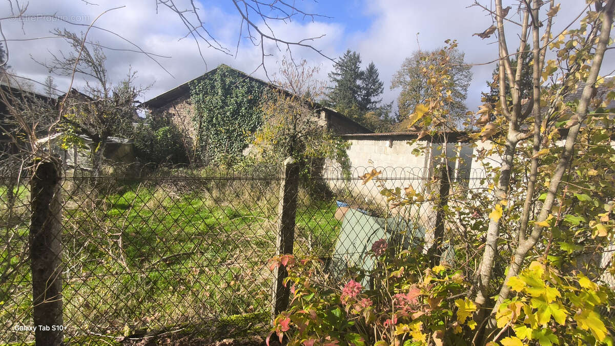 Maison à SAINT-VITTE-SUR-BRIANCE
