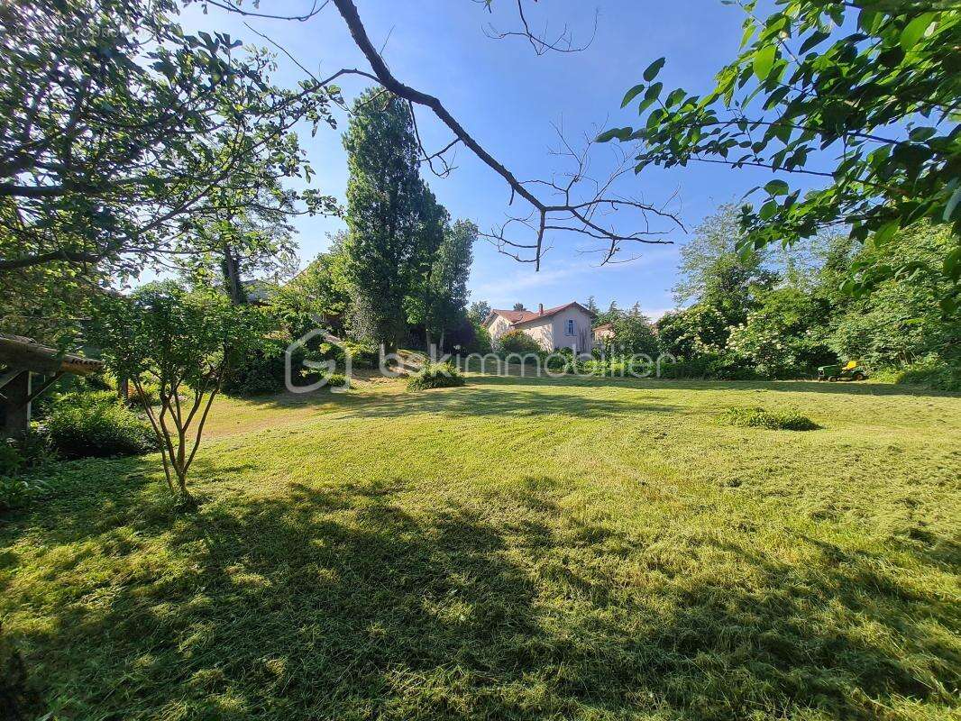 Terrain constructible 2100m2 au coeur de Romans - photo 2