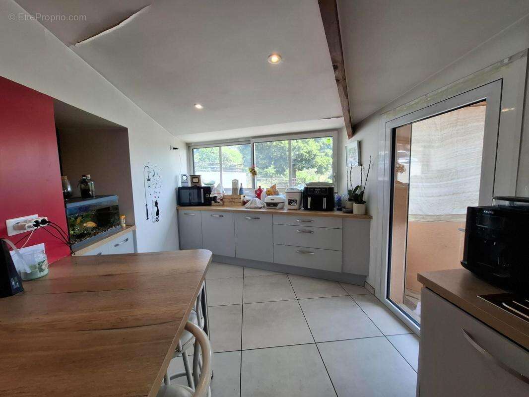 Maison à vendre - 5 chambres - 119 m² habitables + 150 m² dépendances - Fort potentiel locatif - 299 000 € - Saint-Maurice (6327 - photo 5