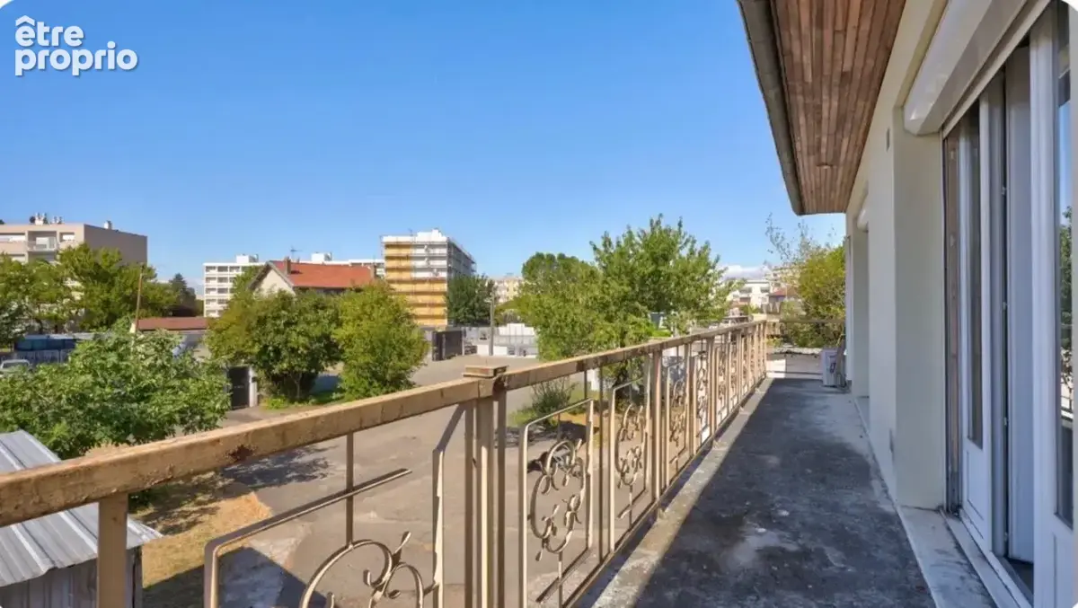 Maison 5 pièces 180 m² à vendre à Vaulx-En-Velin (69120) - photo 2