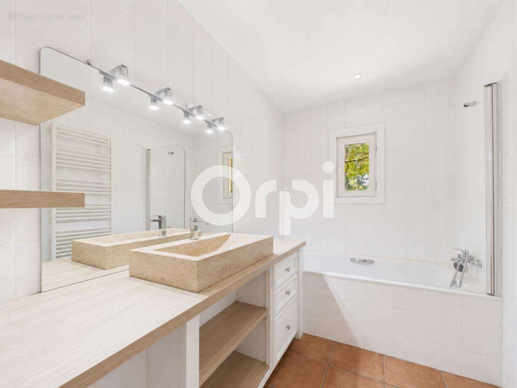 Villa individuelle - plain-pied + dependance - piscine / terrasses neuves - jardin clos - calme et sans vis-a-vis - proche villa - photo 12