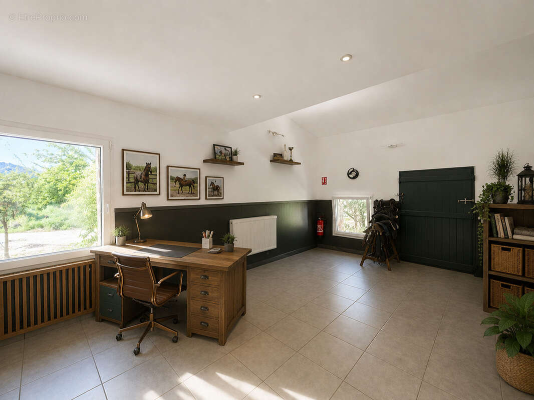 Maison rénovée, dépendances, écuries, carrière   1,9 ha de terrain - photo 10