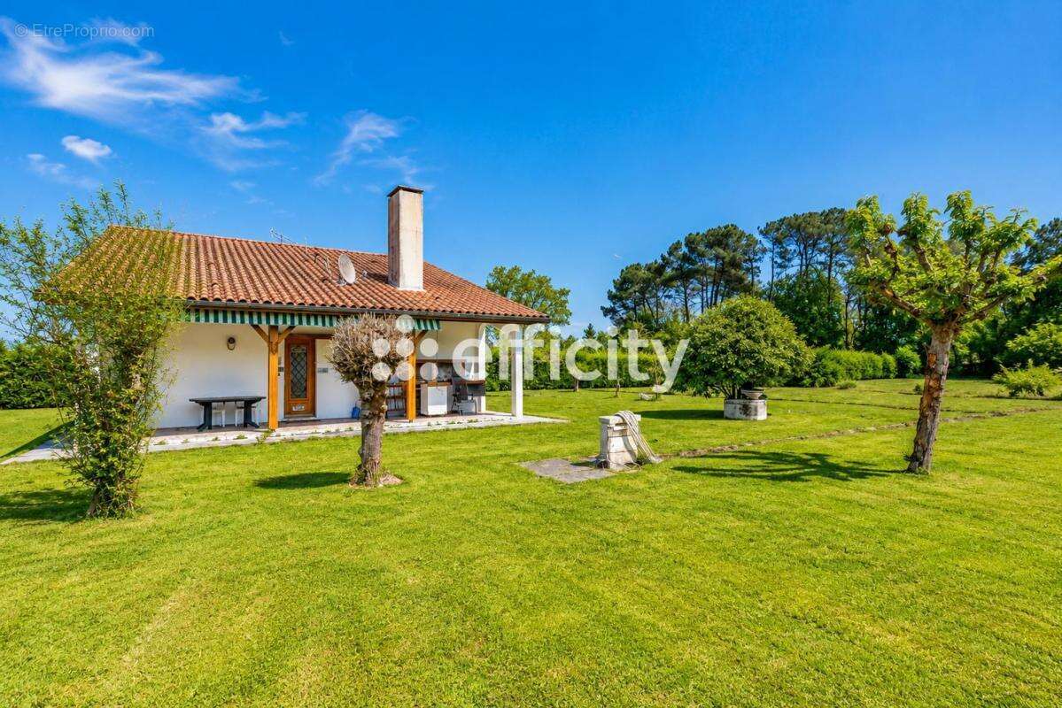 Maison 155 m² à Salles  - photo 16
