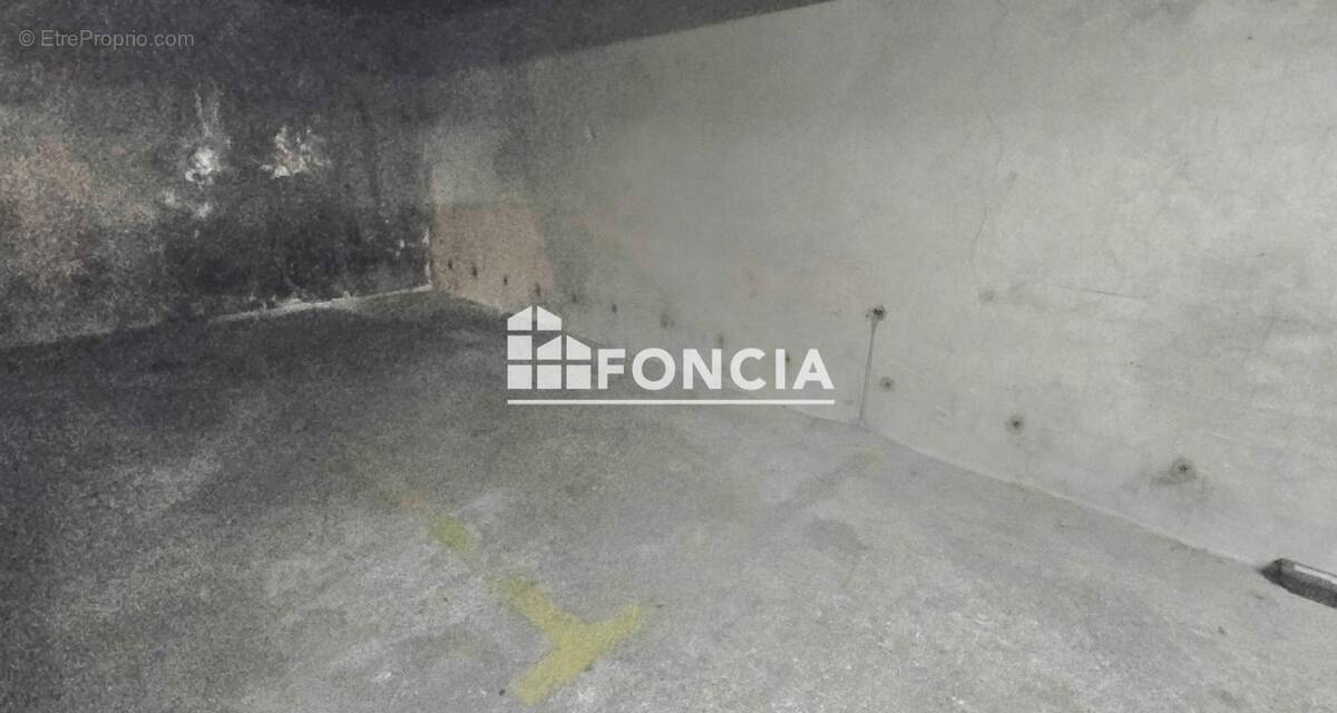 Parking à PARIS-16E