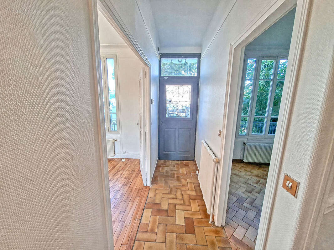 Antony Maison familiale de 152 m² habitables ? 5 chambres ? Garage ? Combles aménageables ? DPE D - photo 5